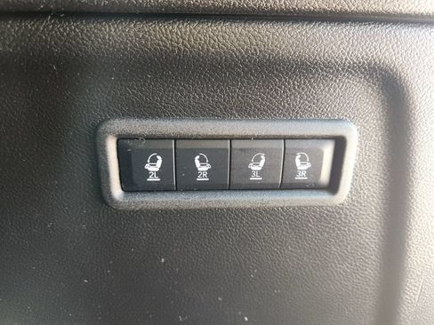 Used 2025 Jeep Wagoneer L Series II AWD/4WD image 33