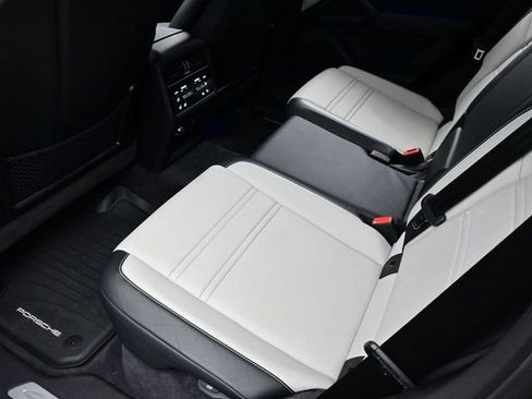 Certified 2024 Porsche Cayenne Coupe AWD/4WD image 15