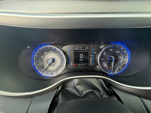 Used 2020 Chrysler Pacifica Touring-L image 15