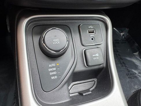 Used 2018 Jeep Compass Latitude w/ Popular Equipment Group AWD/4WD image 18