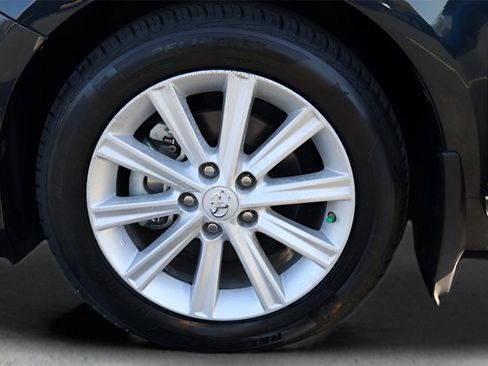 Used 2014 Toyota Camry XLE image 25