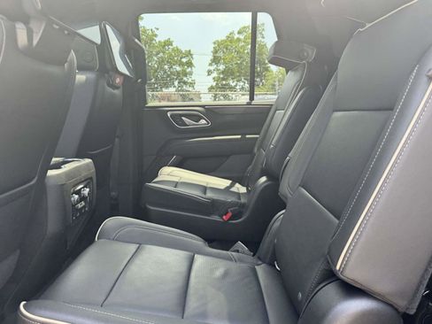 Used 2021 GMC Yukon SLT w/ SLT Premium Package AWD/4WD image 14