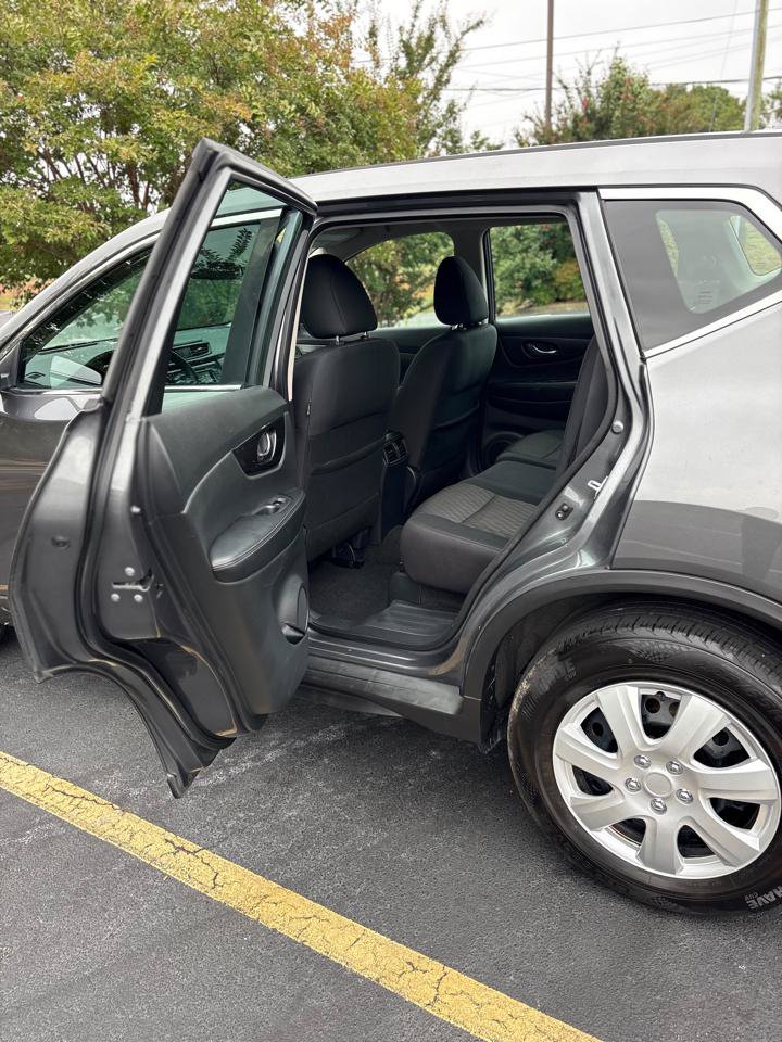 Used 2018 Nissan Rogue S FWD image 12