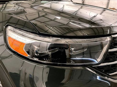 Certified 2022 Ford Explorer XLT w/ Equipment Group 202A AWD/4WD image 28