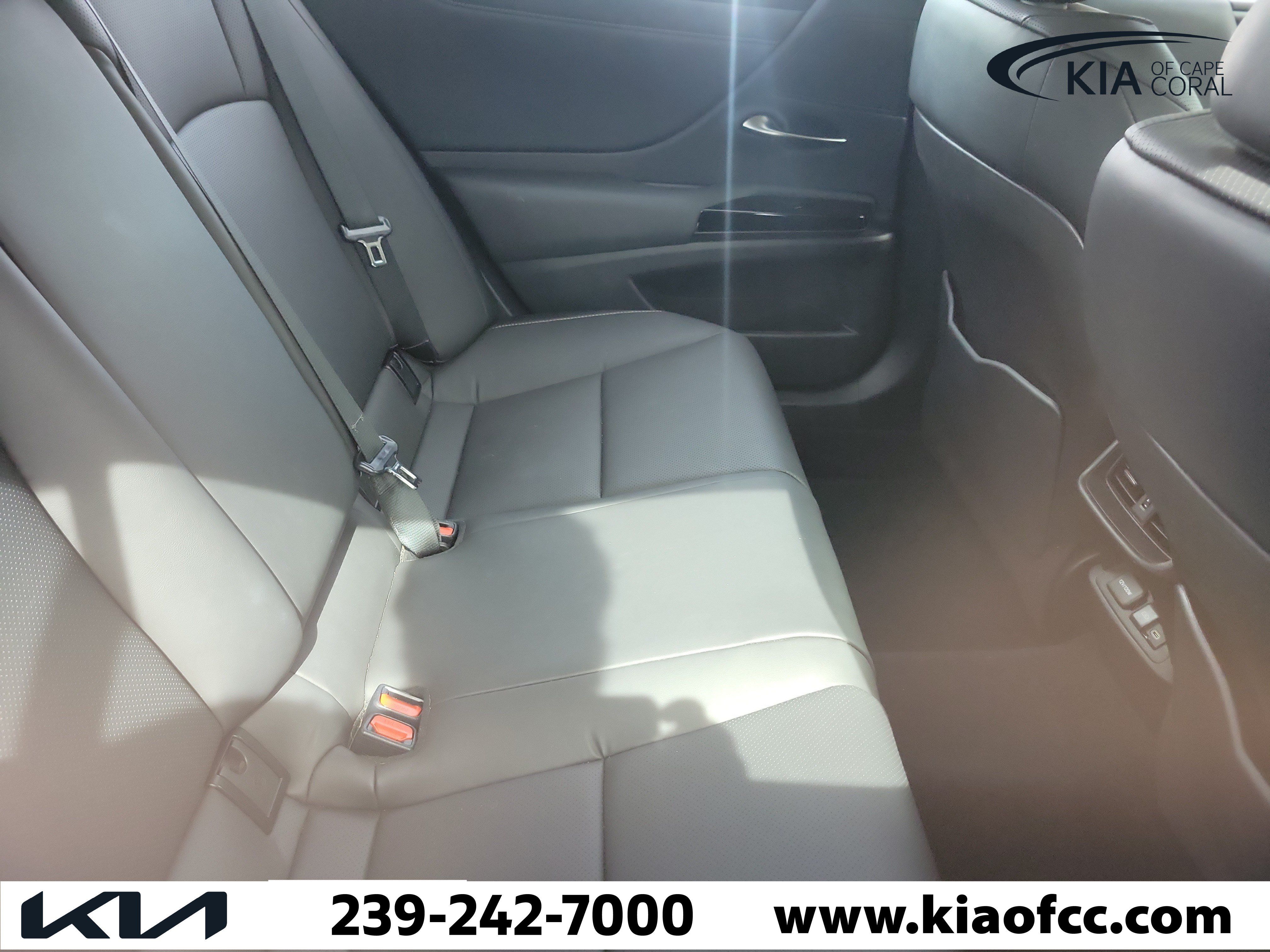 Used 2024 Lexus ES 350 w/ Premium Package FWD image 10