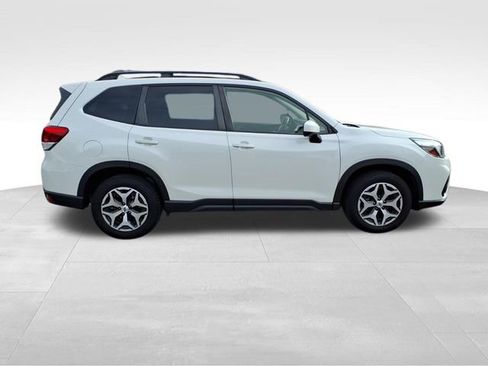 Used 2021 Subaru Forester Premium image 12