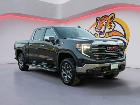 Used 2023 GMC Sierra 1500 SLT w/ SLT Convenience Package image 3