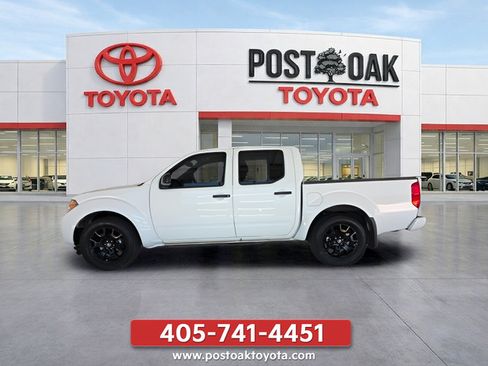 Used 2020 Nissan Frontier SV w/ Midnight Edition Floor Mats RWD image 4
