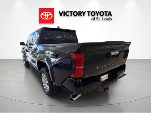 Used 2025 Toyota Tacoma Limited image 5