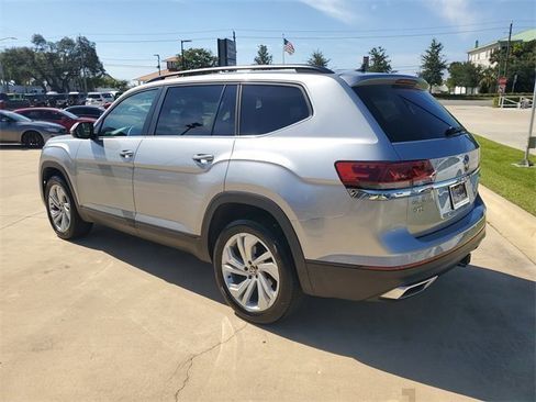 Used 2023 Volkswagen Atlas SE image 3