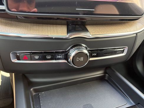 New 2026 Volvo XC60 B5 Core w/ Climate Package image 18