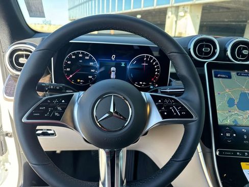 Used 2025 Mercedes-Benz GLC 350e 4MATIC image 10