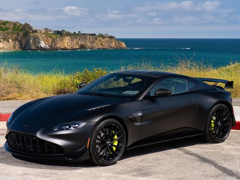 Used 2023 Aston Martin V8 Vantage Coupe RWD image 2