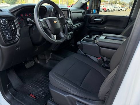 Used 2022 Chevrolet Silverado 2500 Custom w/ Custom Value Package AWD/4WD image 10
