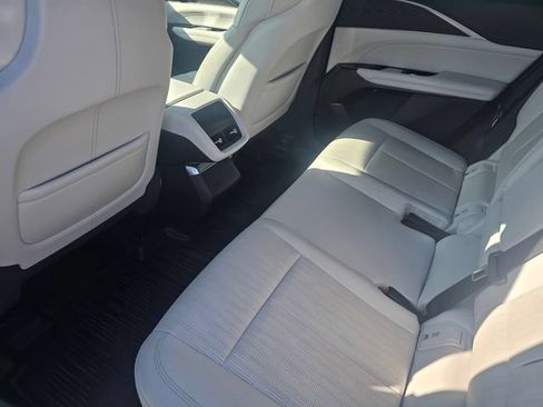 Used 2024 Cadillac Lyriq Luxury AWD/4WD image 14