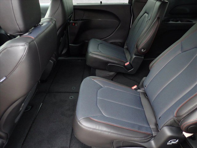 New 2027 Chrysler Pacifica Select AWD/4WD image 10