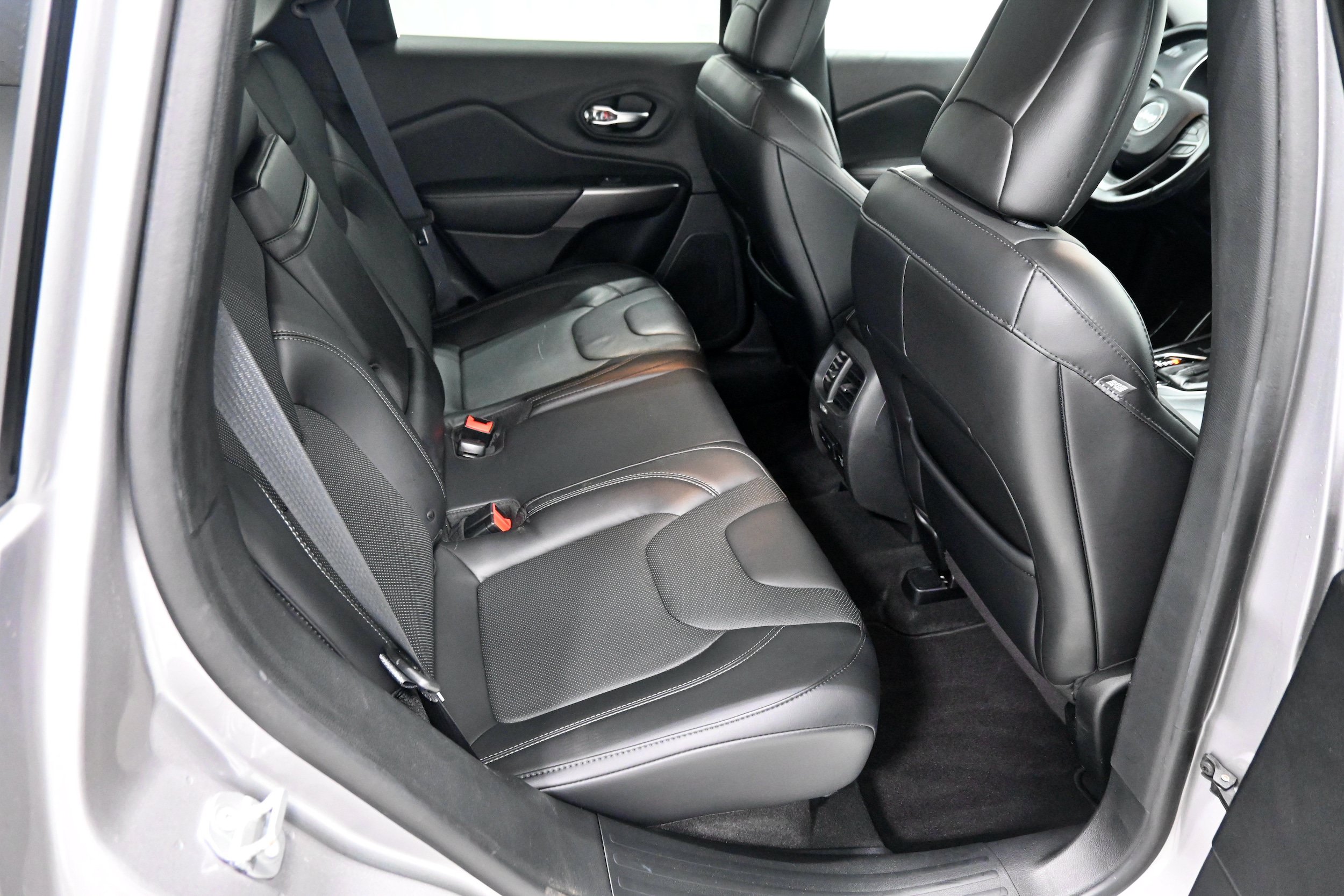 Used 2019 Jeep Cherokee Limited AWD/4WD image 31