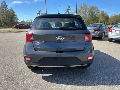 Used 2025 Hyundai Venue SEL FWD image 4
