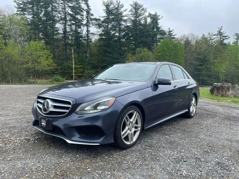 Used 2015 Mercedes-Benz E 400 4MATIC Sedan image 2