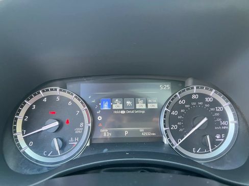 Used 2022 Toyota Highlander XLE FWD image 19