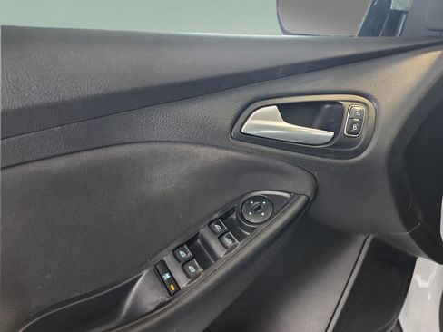 Used 2015 Ford Focus SE w/ Reverse Sensing Package FWD image 15