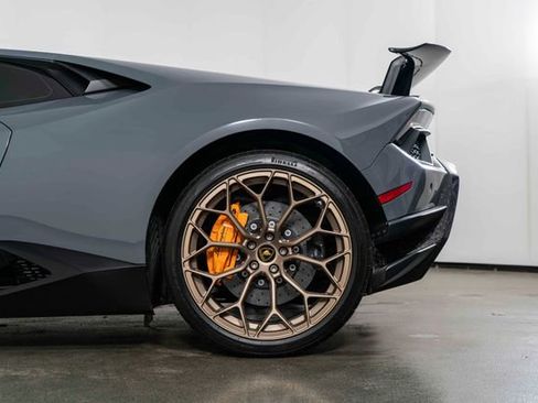 Used 2018 Lamborghini Huracan Performante image 11