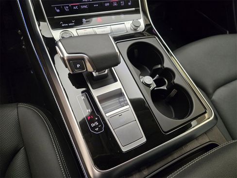 Used 2023 Audi Q8 Prestige image 40