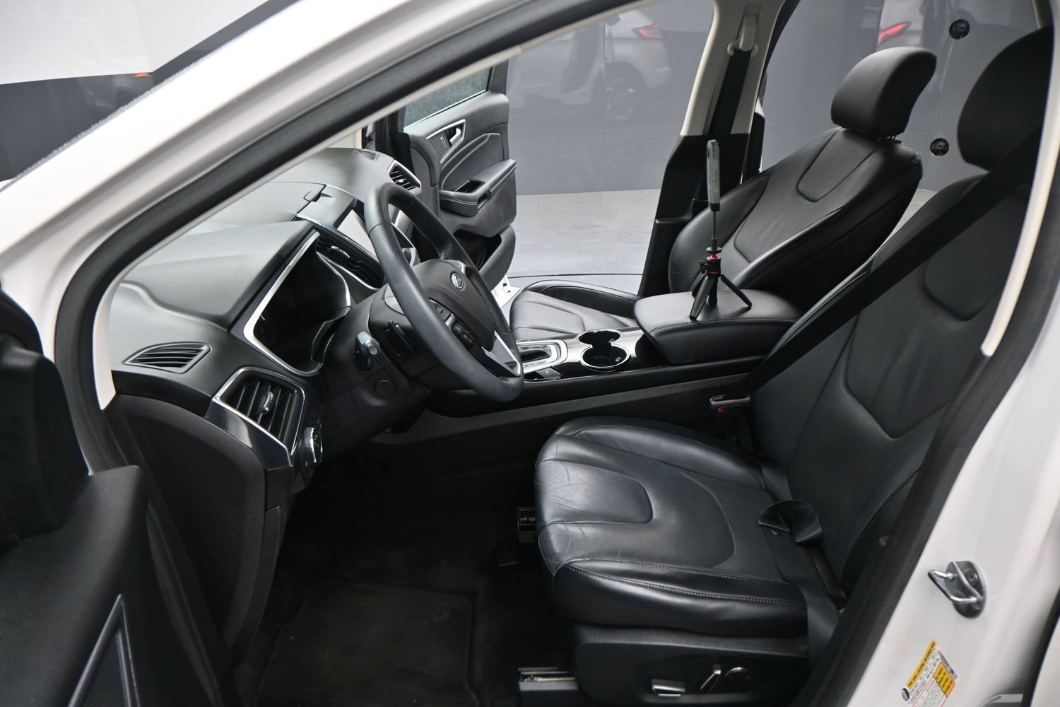 Certified 2018 Ford Edge Titanium w/ Equipment Group 302A FWD image 5