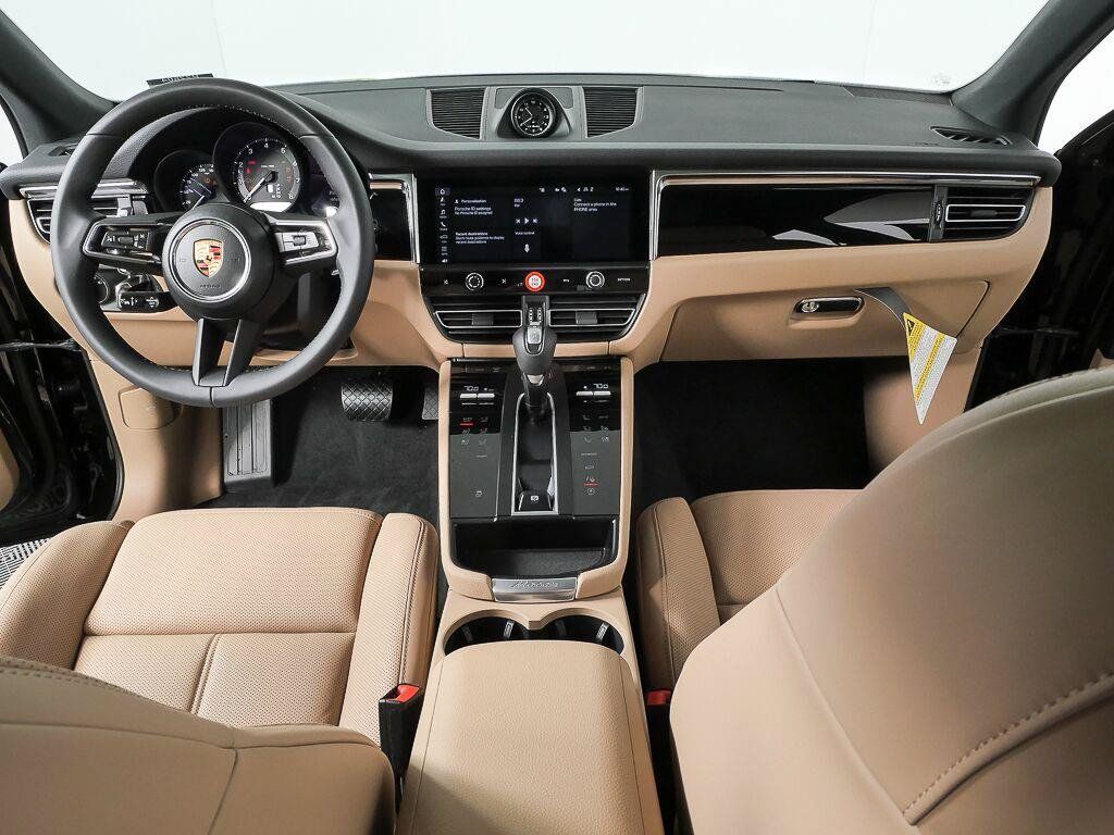 Certified 2026 Porsche Macan AWD/4WD image 18