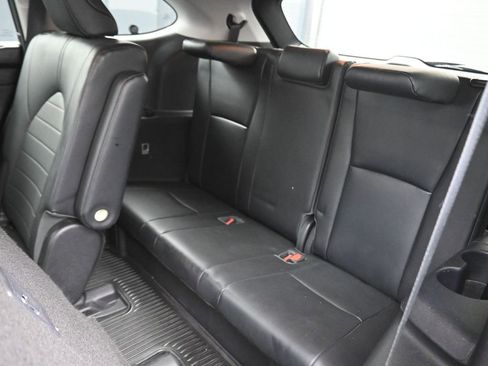 Used 2023 Toyota Highlander XLE FWD image 12