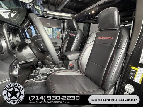 Used 2025 Jeep Wrangler Unlimited Rubicon w/ Convenience Group AWD/4WD image 22