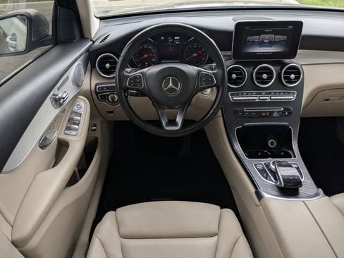 Used 2019 Mercedes-Benz GLC 350e 4MATIC image 21