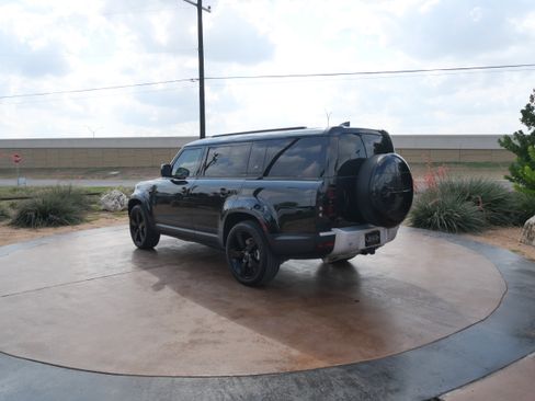 Used 2023 Land Rover Defender 130 S image 3