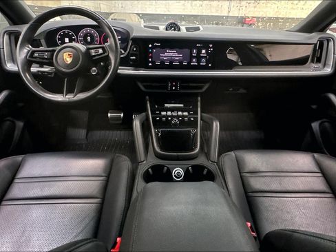 Used 2024 Porsche Cayenne S AWD/4WD image 17