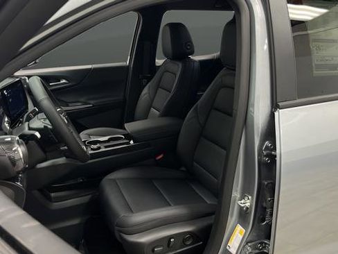 New 2026 Chevrolet Equinox LT w/ Convenience Package II AWD/4WD image 9