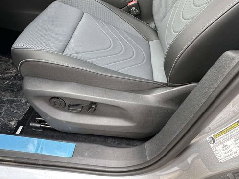 New 2025 Volkswagen Tiguan SE FWD image 13