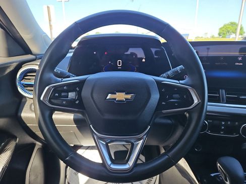 Used 2024 Chevrolet Trax LT w/ Driver Confidence Package FWD image 10