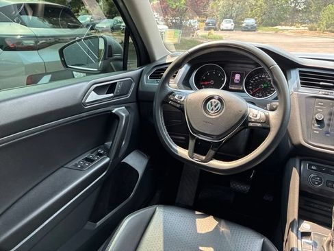 Used 2021 Volkswagen Tiguan SE AWD/4WD image 17