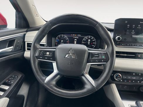 Used 2023 Mitsubishi Outlander SE AWD/4WD image 12