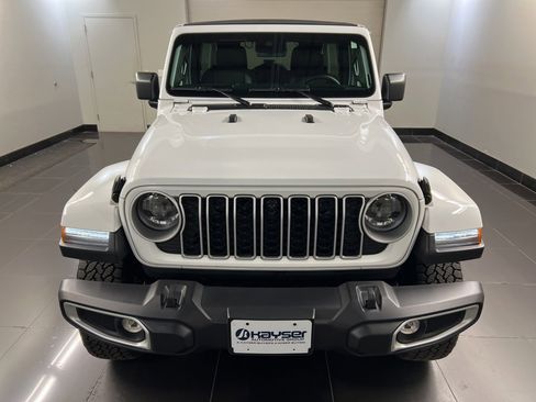 Used 2025 Jeep Wrangler Sahara image 2