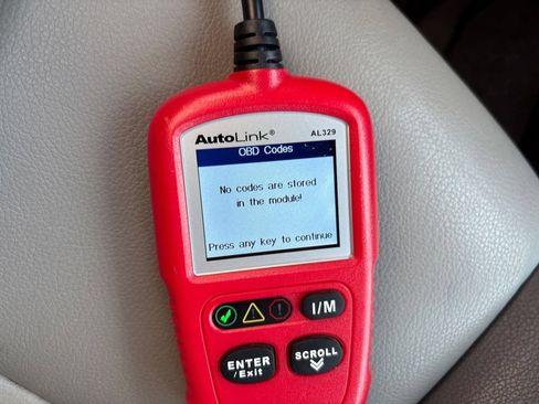 Used 2015 Toyota RAV4 Limited w/ Technology Package FWD image 20