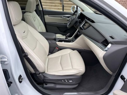 Used 2017 Cadillac XT5 Luxury w/ LPO, Wheel Lock Package image 11