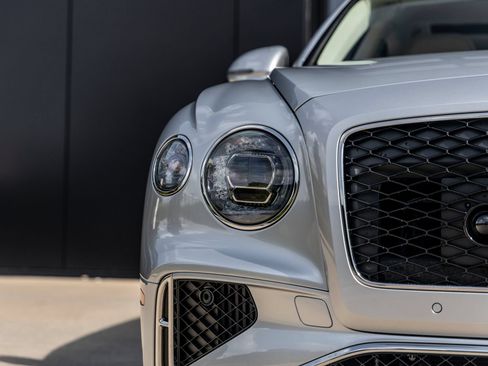 Used 2026 Bentley Flying Spur Plug-In Hybrid AWD/4WD image 19