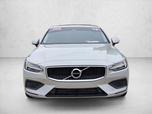 Used 2019 Volvo S60 T5 Momentum w/ Multimedia Package FWD image 2