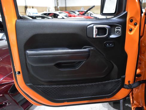 Used 2025 Jeep Gladiator Sport AWD/4WD image 18