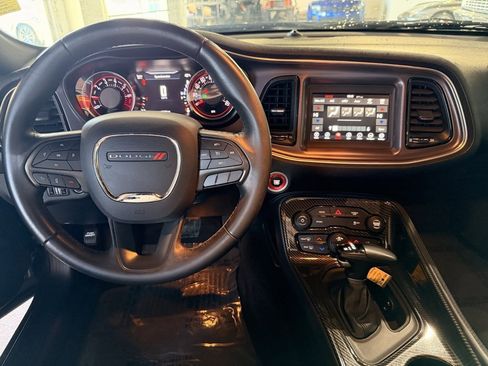 Used 2018 Dodge Challenger SXT image 9