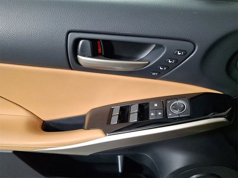 Used 2018 Lexus IS 300 AWD image 14