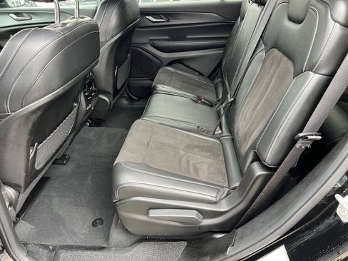 Used 2024 Jeep Grand Cherokee L Laredo image 18