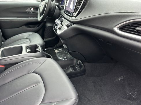 New 2026 Chrysler Pacifica Select image 39