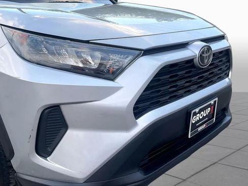Used 2019 Toyota RAV4 LE FWD image 27